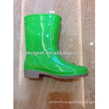 fashion cartoon pvc kids of rain shoes